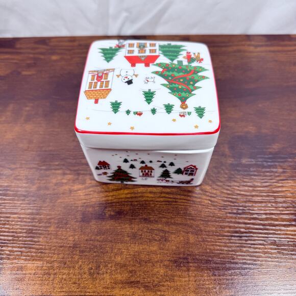 VTG Action Industries Christmas Ceramic Trinket Box – Holiday Scene w/ Lid - Picture 5 of 10